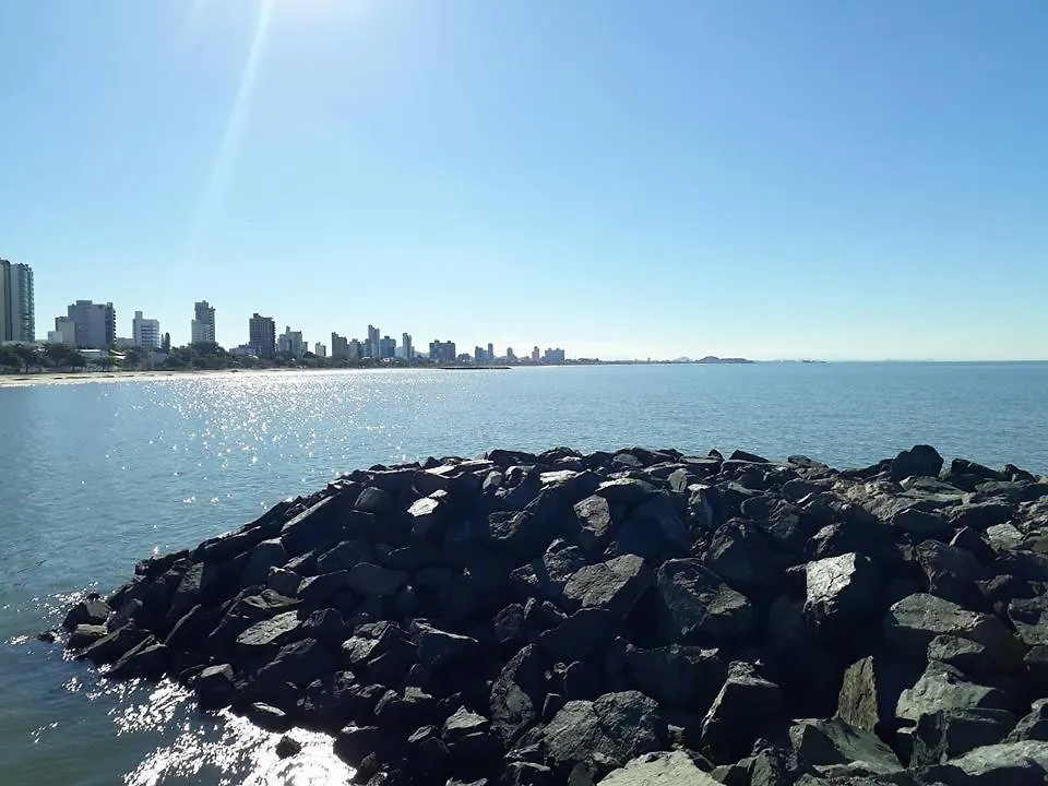 Casa de hóspedes Suítes econômica 250 metros do mar Piçarras