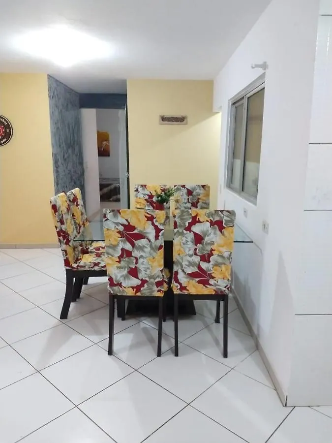 Casa de hóspedes Suítes econômica 250 metros do mar Piçarras Brasil