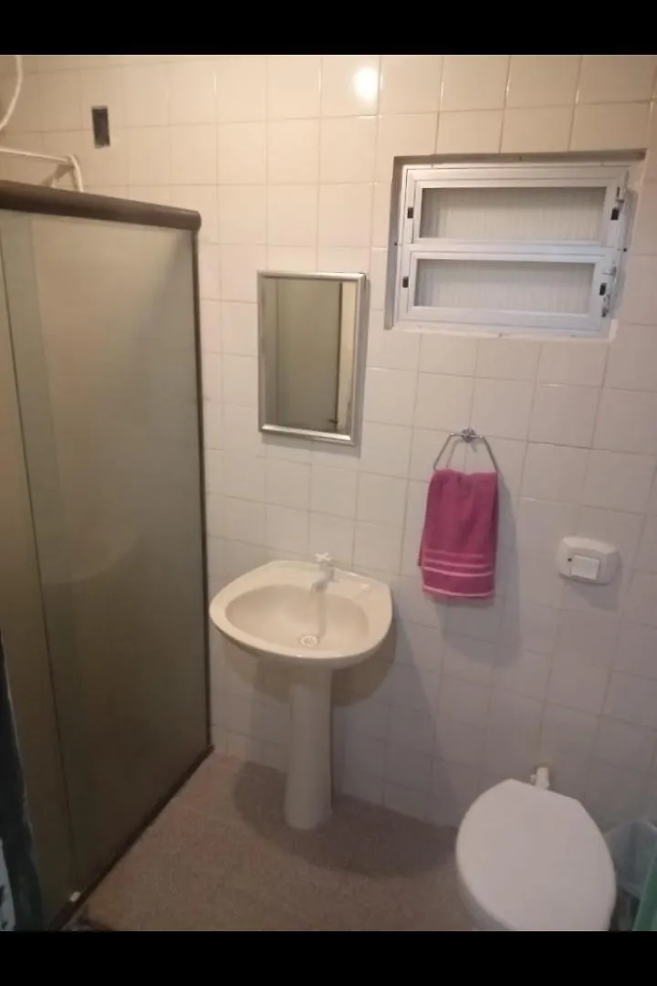 Casa de hóspedes Suítes econômica 250 metros do mar Piçarras Brasil
