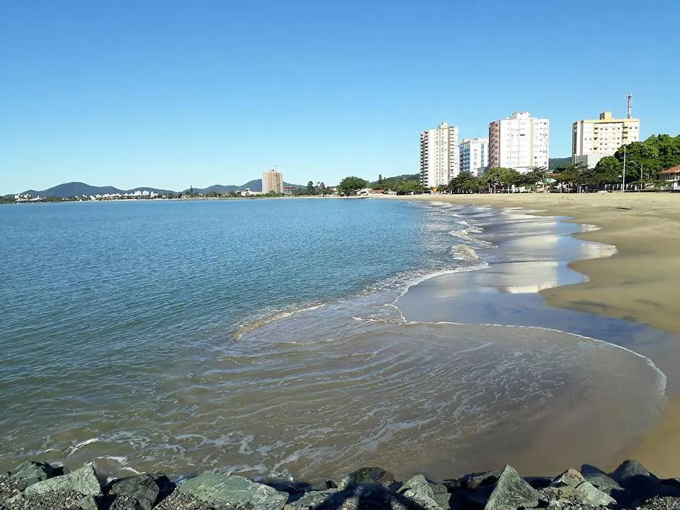 Suítes econômica 250 metros do mar Piçarras Casa de hóspedes